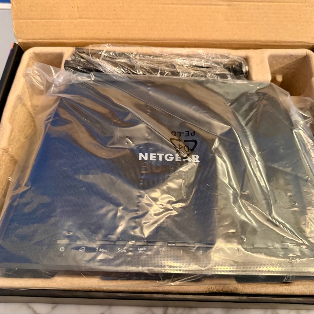 (NEW) NETGEAR Nighthawk AC1900 R6900v2 Smart Wi-Fi Router Gaming Streaming - Picture 8 of 10
